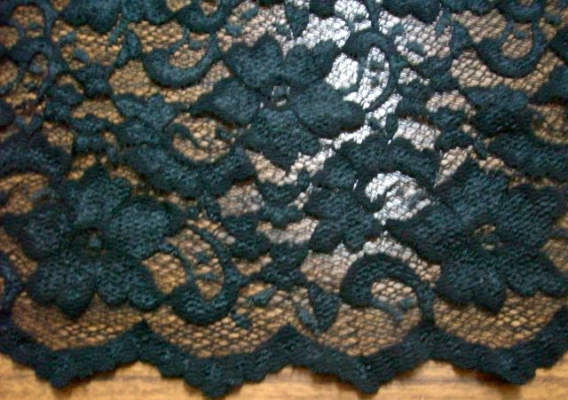 4.Black Dulu Lace